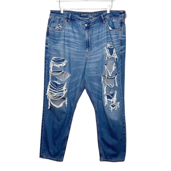 American Eagle Outfitters Denim - NEW American Eagle Women’s Distressed Medium Wash V Front Mom Jeans Sz 20